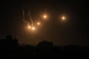 Mísseis de Israel caem sobre Gaza na noite de 30 de outubro Mísseis de Israel caem sobre Gaza na noite de 30 de outubro
