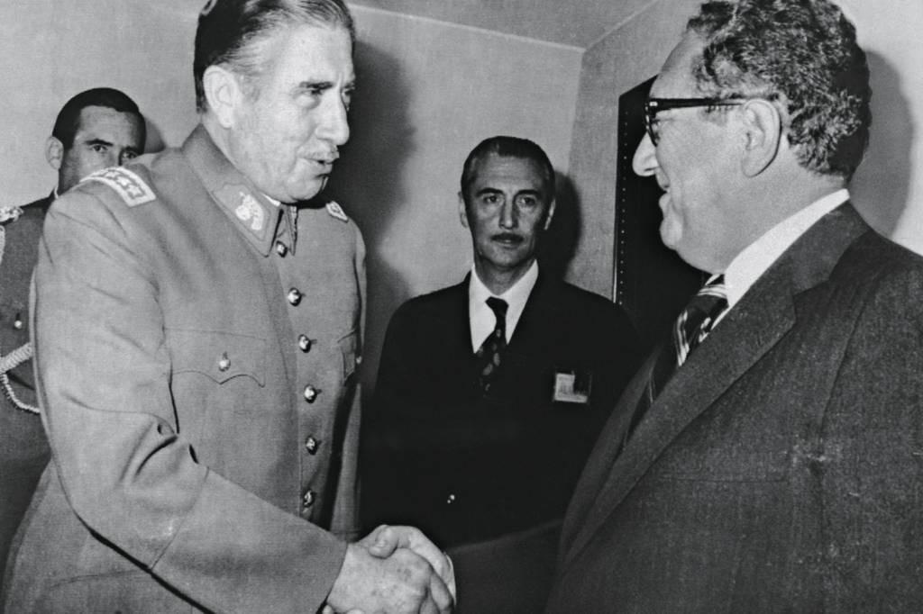 GettyImages-515114332.jpg 'REALPOLITIK' - Com Pinochet: interesses americanos acima da democracia