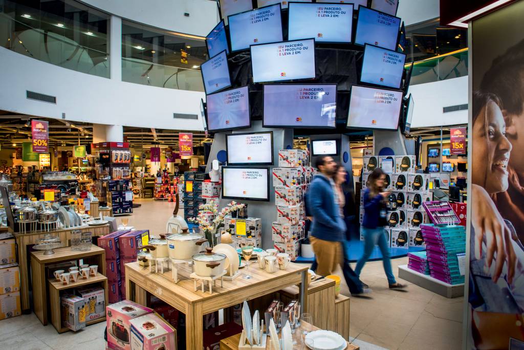 Vendas de eletroeletrônicos saltam 378% de 1994 a 2024 e atingem 130 milhões de aparelhos