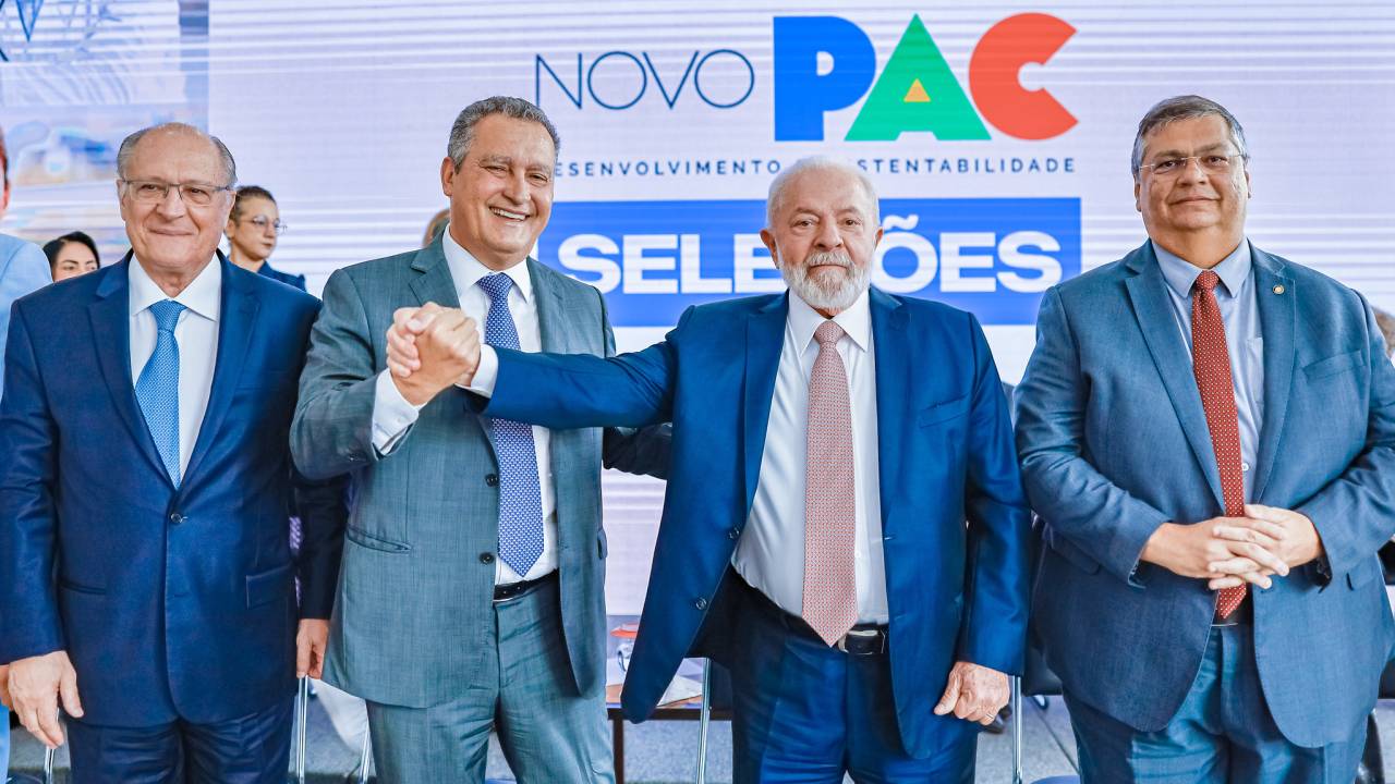 O presidente Lula e ministros durante o lançamento do Novo PAC Seleções, em setembro