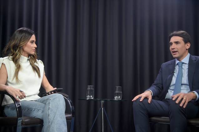 Entrevista do ministro de Portos e Aeroportos, Silvio Costa Filho, com a jornalista e apresentadora, Marcela Rahal, no programa "Amarelas On Air", de Veja Entrevista do ministro de Portos e Aeroportos, Silvio Costa Filho, com a jornalista e apresentadora, Marcela Rahal, no programa "Amarelas On Air", de Veja