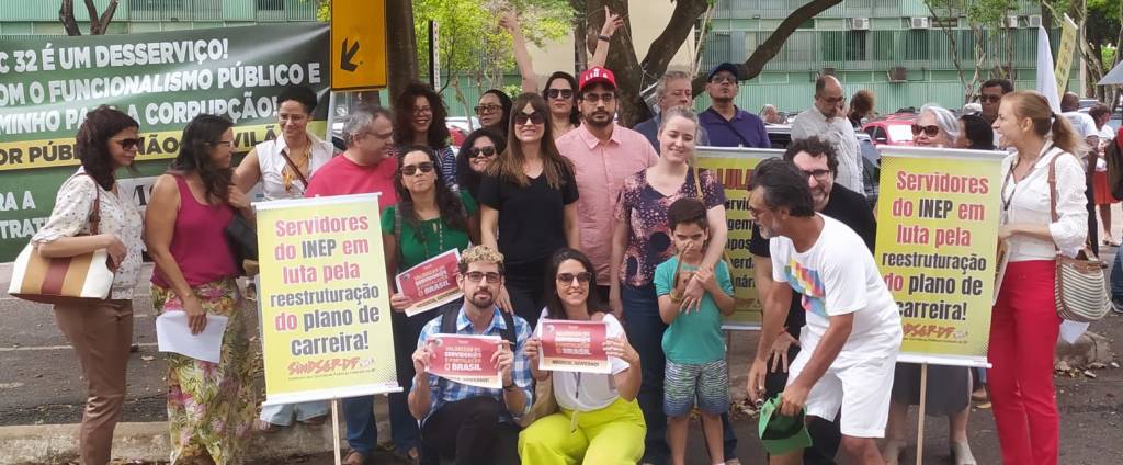 Servidores do Inep se manifestam em Brasília às vésperas do Enem