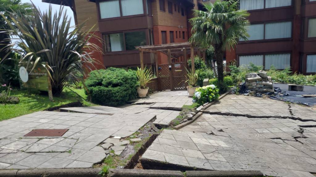 Rachaduras em Gramado – Rachaduras em Gramado –