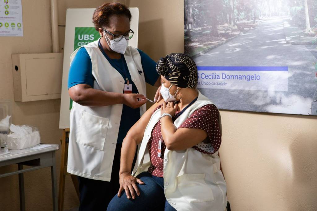 ‘Unidade Básica’: série terá enfermeira símbolo da vacinação na final