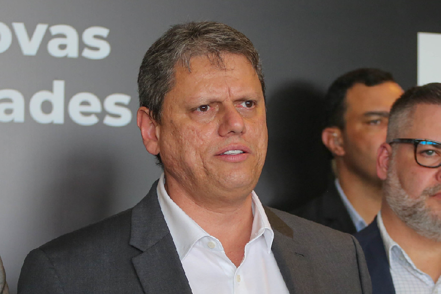 Tarcísio cita Paraná como exemplo em energia ao pedir intervenção na Enel