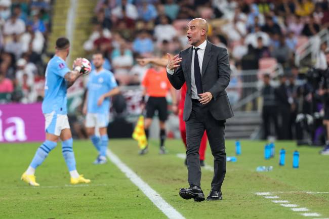 FBL-FIFA-WCLUB-FLUMINENSE-MAN CITY Manchester City's Spanish head coach Pep Guardiola reacts during the FIFA Club World Cup 2023 football final match between England's Manchester City and Brazil's Fluminense at King Abdullah Sports City Stadium in Jeddah on December 22, 2023. (Photo by Giuseppe CACACE / AFP)