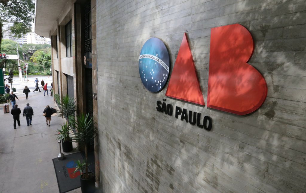 Ferramenta de IA atinge 140 mil advogados e bate receita de R$ 10 milhões