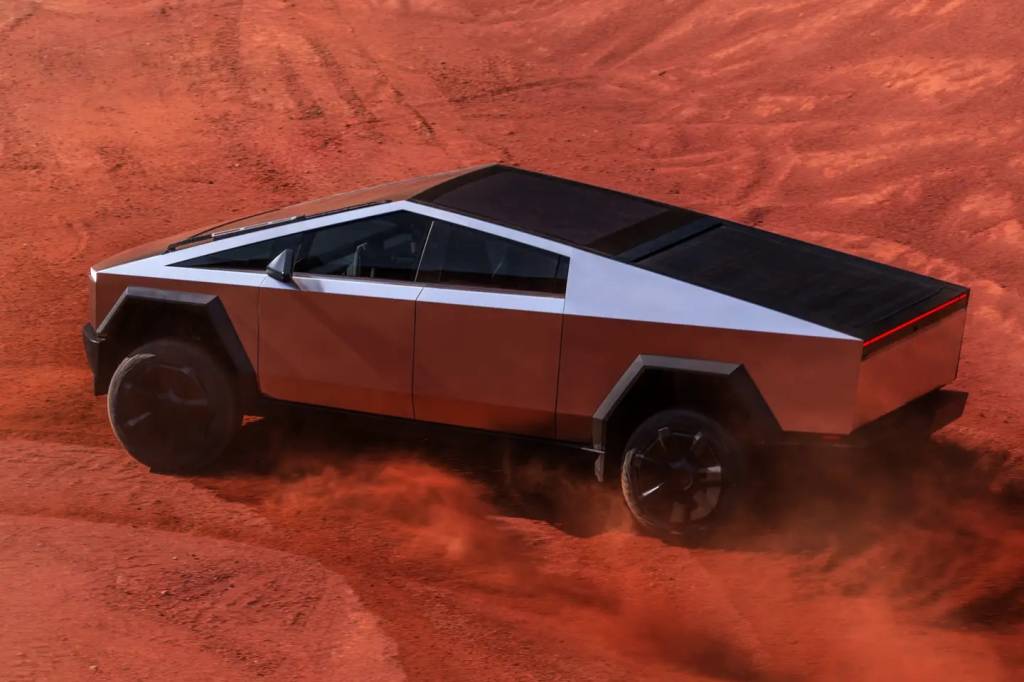 Estudante é preso por ataque com coquetel molotov a concessionária da Tesla