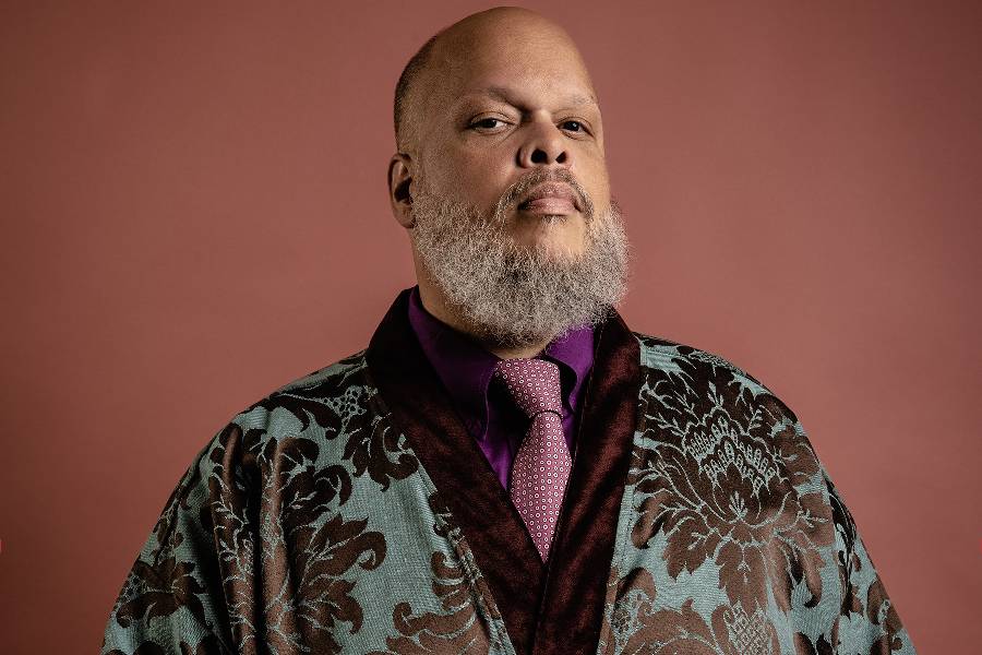 Ed Motta pede desculpas a nordestinos, canta e sofre retaliações