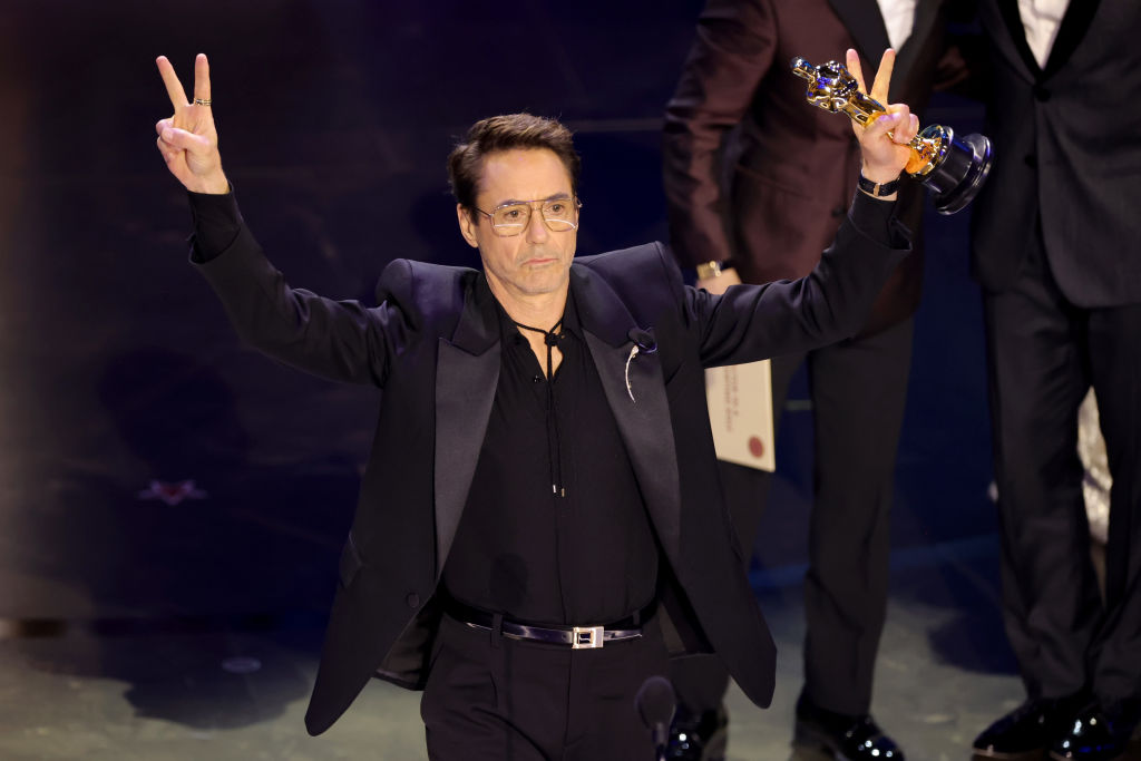 Robert Downey Jr. vence o Oscar de ator coadjuvante por 'Oppenheimer' -