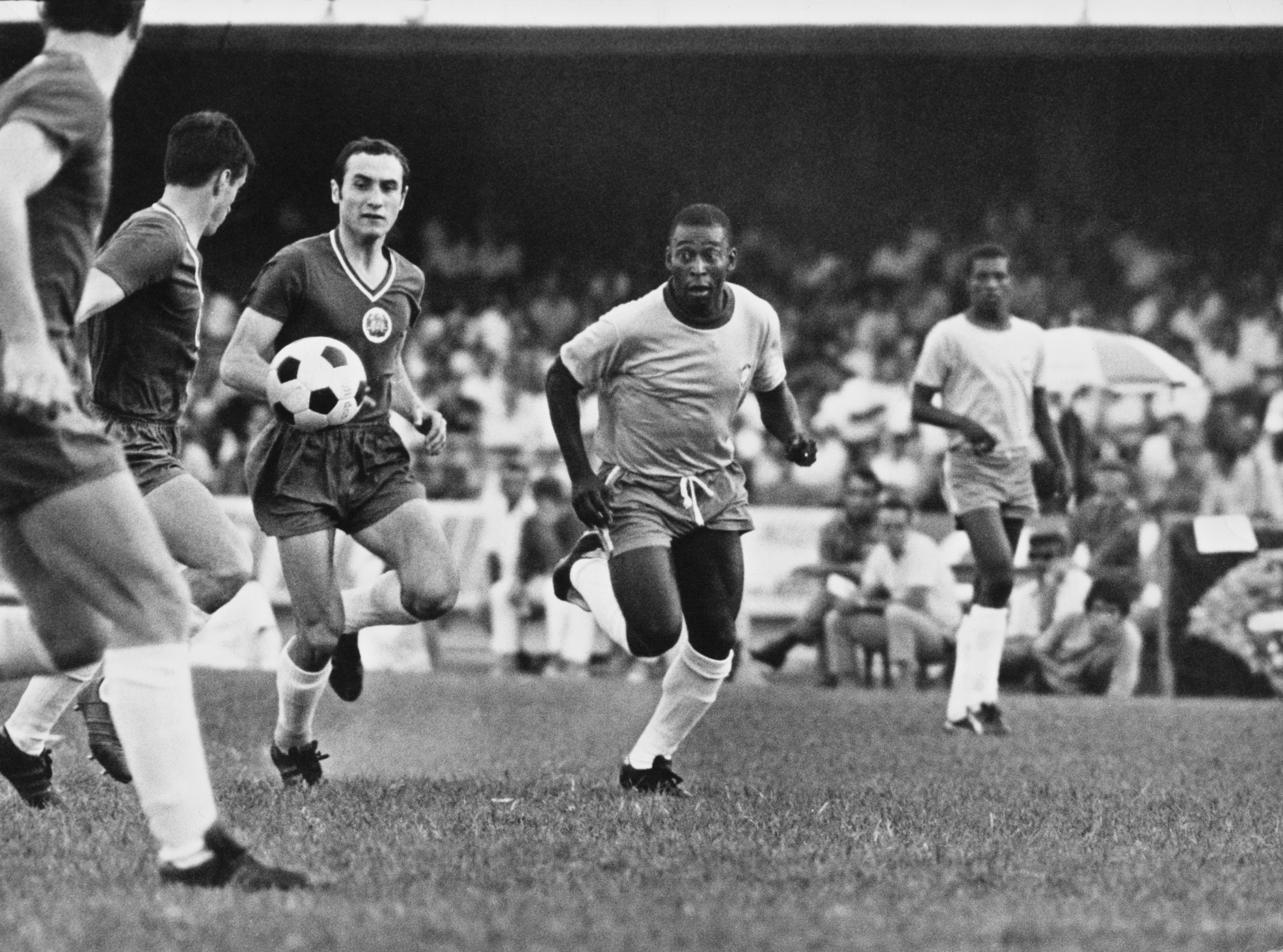 Um ano depois da morte de Pelé, seu legado continua inabalável