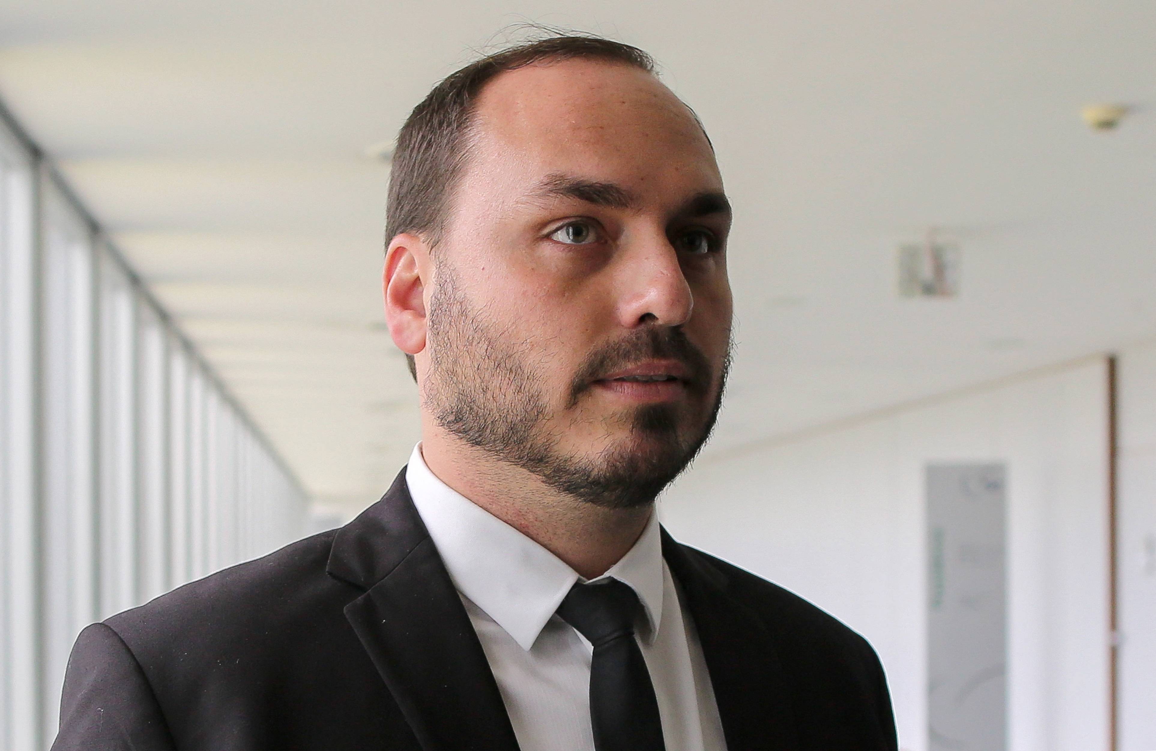 Situação de Silvinei, Anderson Torres e Bolsonaro na Papuda é inacreditável, diz Carlos