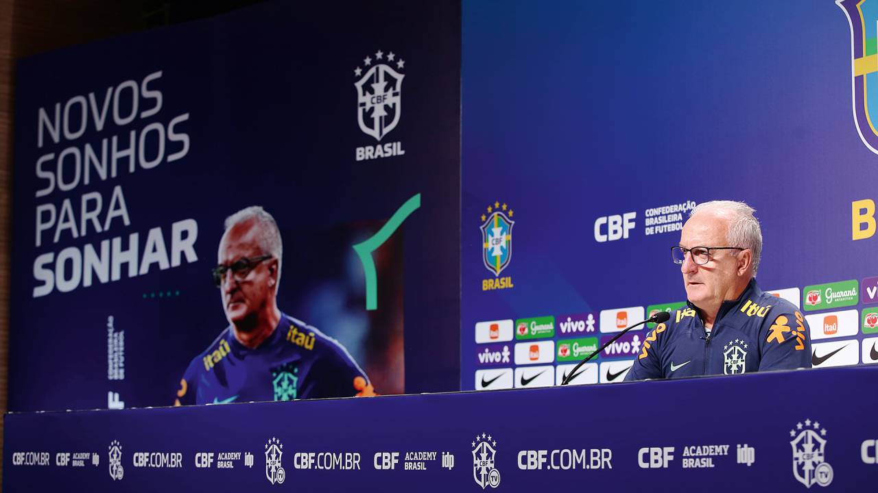 POSSE - Dorival em sua apresentação: apelo ufanista que não se resolve por decreto