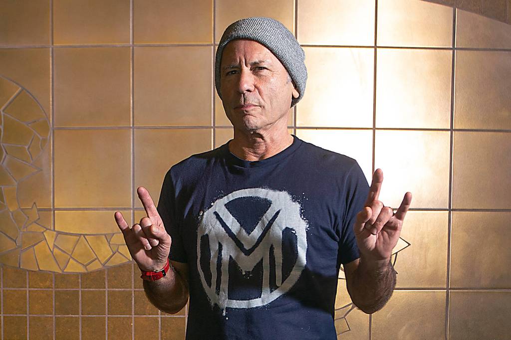 O desempenho frustrante do vocalista do Iron Maiden em torneio de esgrima