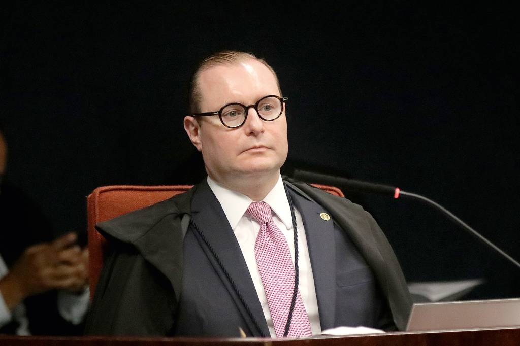 Zanin dá quinto voto favorável no STF para aprofundar regulação das redes