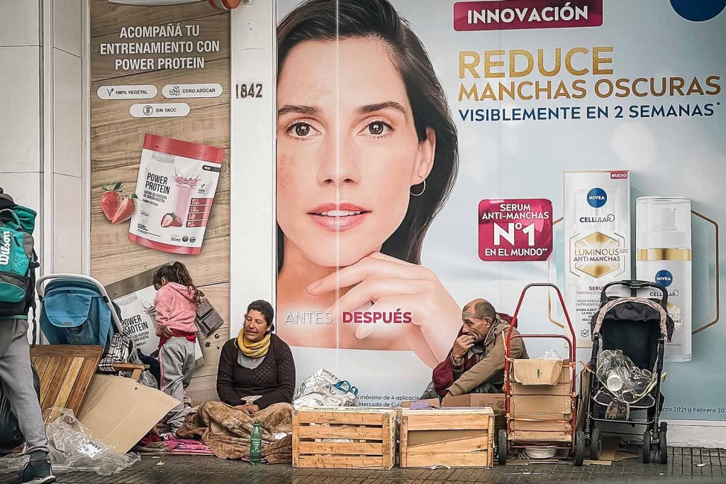 HERANÇA - Moradores de rua na capital: inflação anual a 211% acentuou ainda mais o número de pessoas na miséria