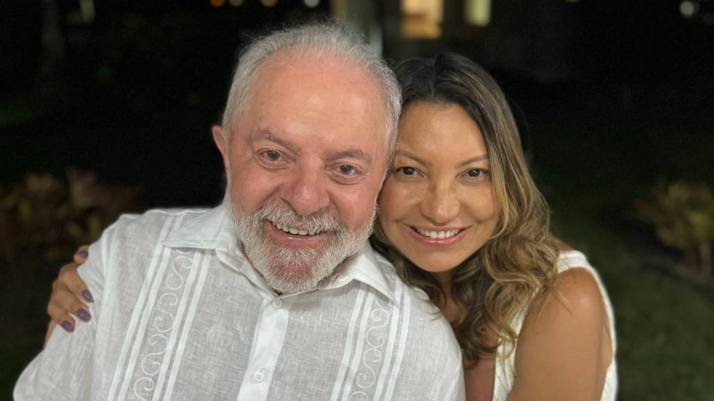Lula concede a Janja a maior condecoração por mérito cultural do Brasil