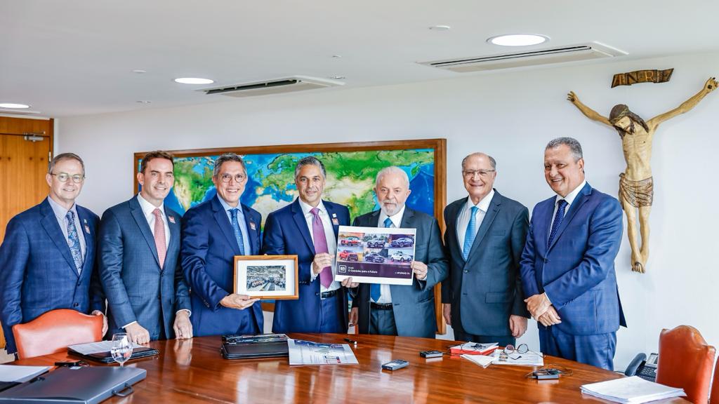 Lula recebe bilionário plano de investimentos da GM para o Brasil