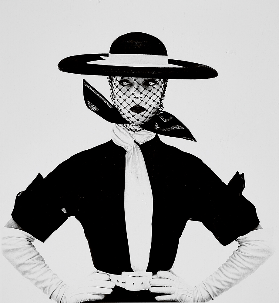 IRVING-PENN,-Black-and-White-Vogue-Cover-(B)-(Jean-Patchett)-New-York,-1950.jpg FINGIMENTO - A fotografia de Irving Penn, feita em 1950: a discrição no avesso do espalhafato de sempre