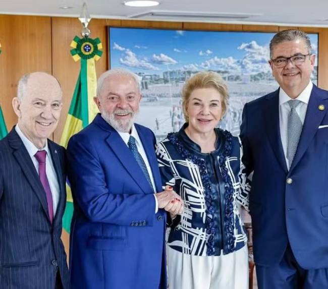 marta-suplicy-lula-rui-falcao-marcio-toledo O deputado federal Rui Falcão (PT), o presidente Luiz Inácio Lula da Silva, a ex-prefeita de São Paulo Marta Suplicy (sem partido) e seu marido, o empresário Márcio Toledo