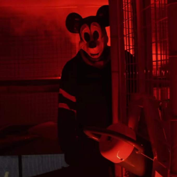 Mickey Mouse vira assassino sangrento após cair em domínio público