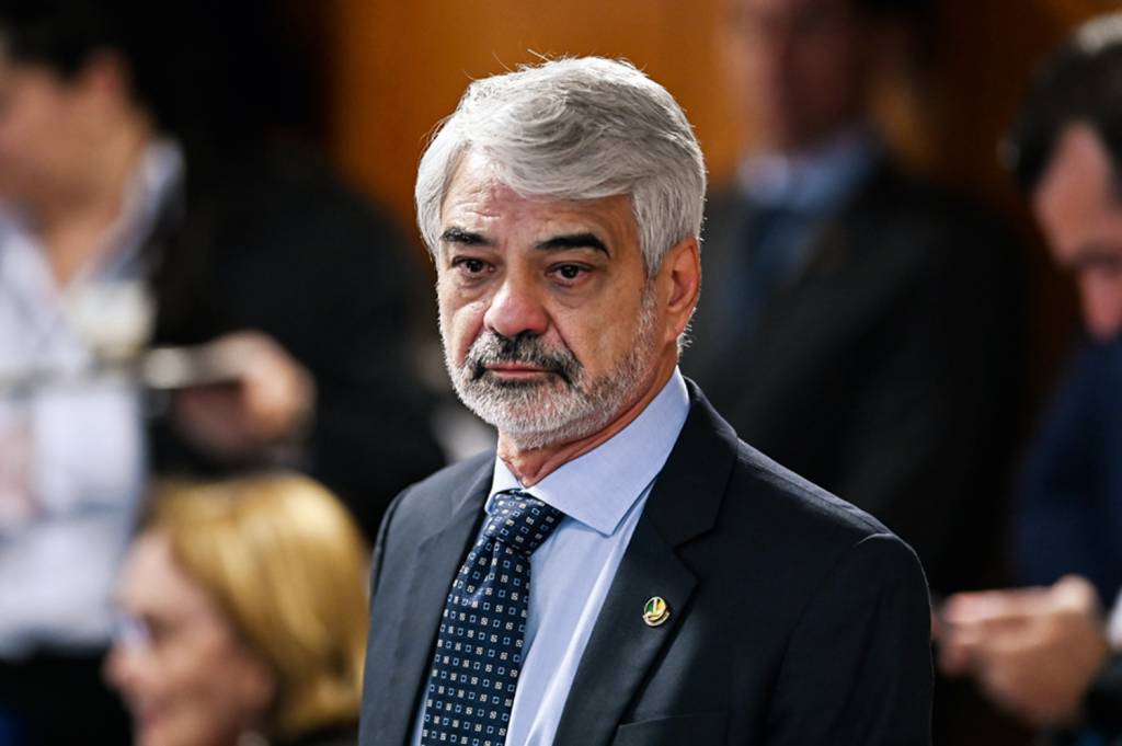 2443248_fotoarena.jpg PUNIÇÃO - Humberto Costa, do PT: ação contra o PL protocolada na Procuradoria-Geral da República