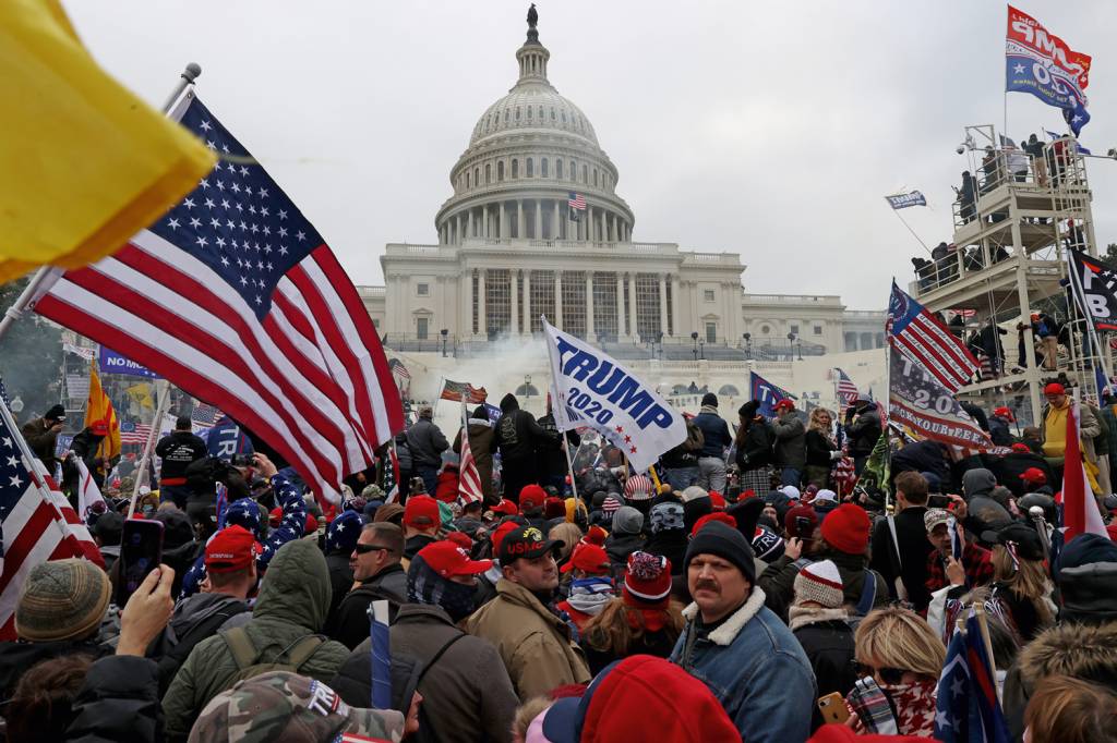 3D-(2)-063_1294934176.jpg INSURREIÇÃO - Trumpistas invadem o Capitólio em 2021: Trump pretende perdoar todos