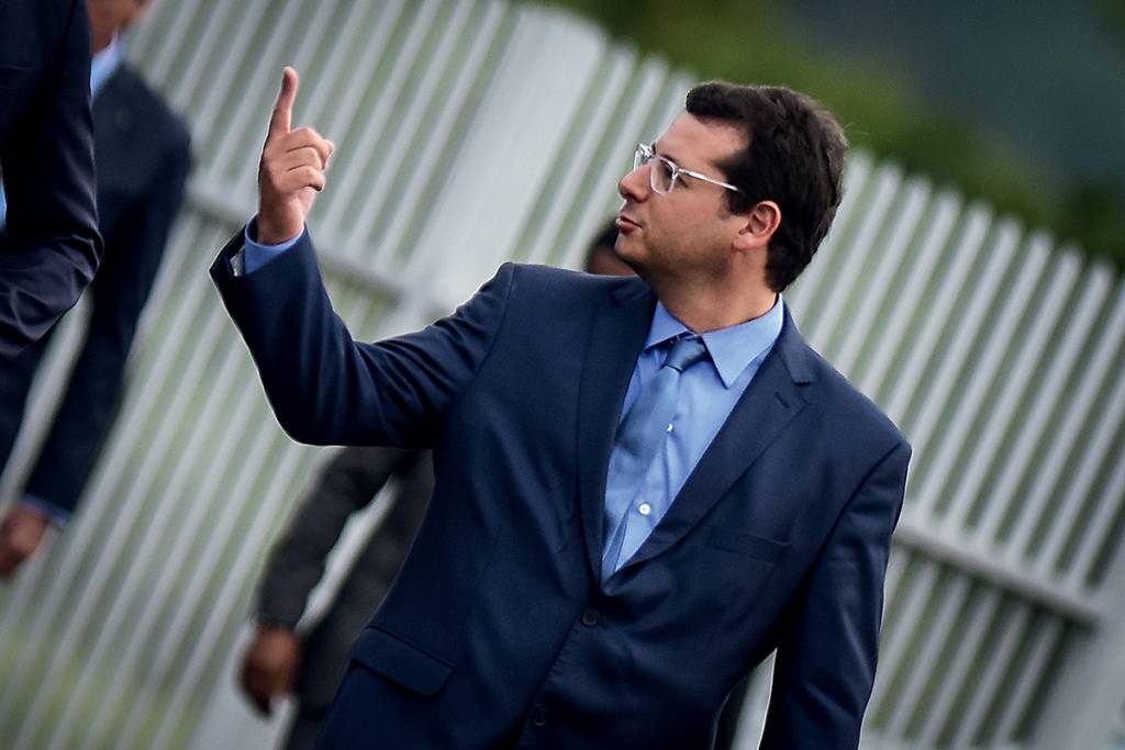 Fabio Wajngarten Tested Positive BASTIDOR - Wajngarten: carros de som para um alto número de convidados