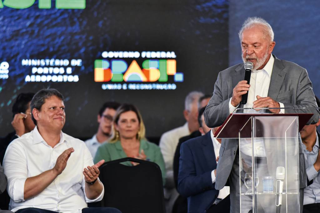 POL329822.JPG SAIA JUSTA - Com Lula no lançamento do túnel Santos-Guarujá: alvo de ironias e piadas do presidente