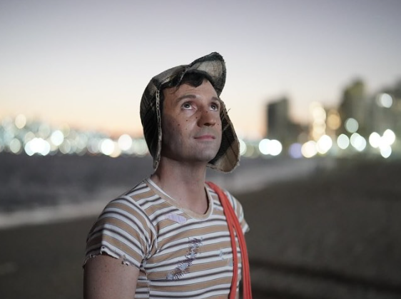 Série biográfica do criador de Chaves ganha as primeiras imagens