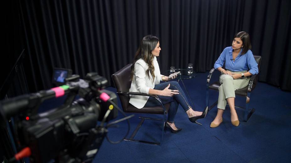 A deputada federal e pré-candidata à prefeitura de São Paulo, Tabata Amaral, durante entrevista para a jornalista e apresentadora, Marcela Rahal, no programa "Amarelas On Air", de Veja