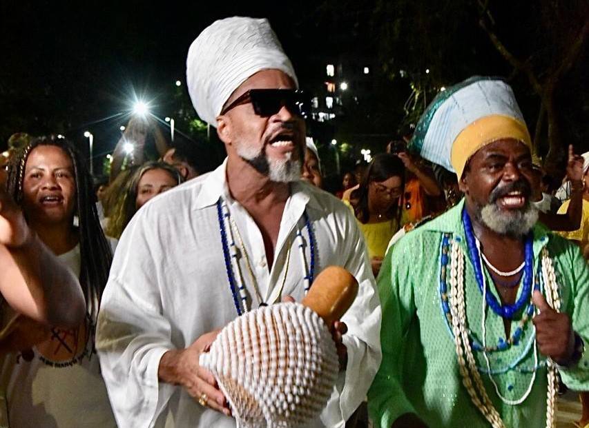 Carlinhos Brown se emociona em festa para Yemanjá, em Salvador