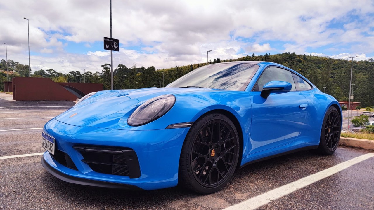 Porsche 911 Carrera GTS é modelo intermediário e versátil do ícone esportivo -