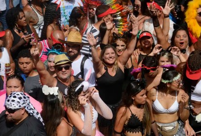 Estudo revela que metade das mulheres já foi vítima de assédio durante celebrações do Carnaval de rua