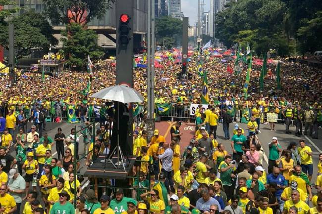 manifestacao-paulista-bolsonaro (1) Manifestantes se reúnem na Avenida Paulista para ato em defesa do ex-presidente Jair Bolsonaro (PL) neste domingo, 25