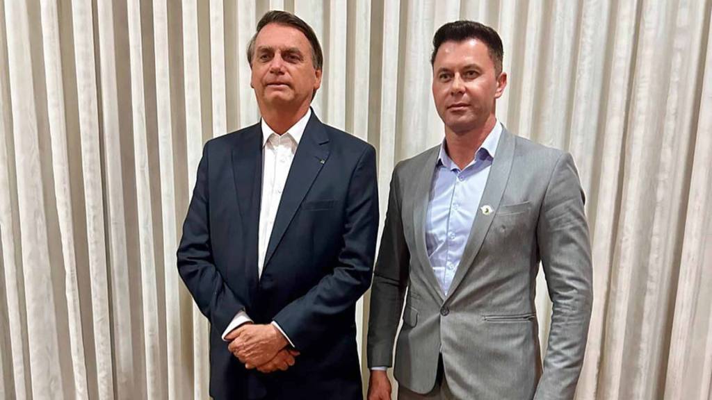 ping-40-linhas—JUNIOR-ROSTIROLA-e-JAIR-BOLSONARO-2022-10-a.jpg ENCONTRO - Café com Jair: ele pediu votos para o ex-presidente