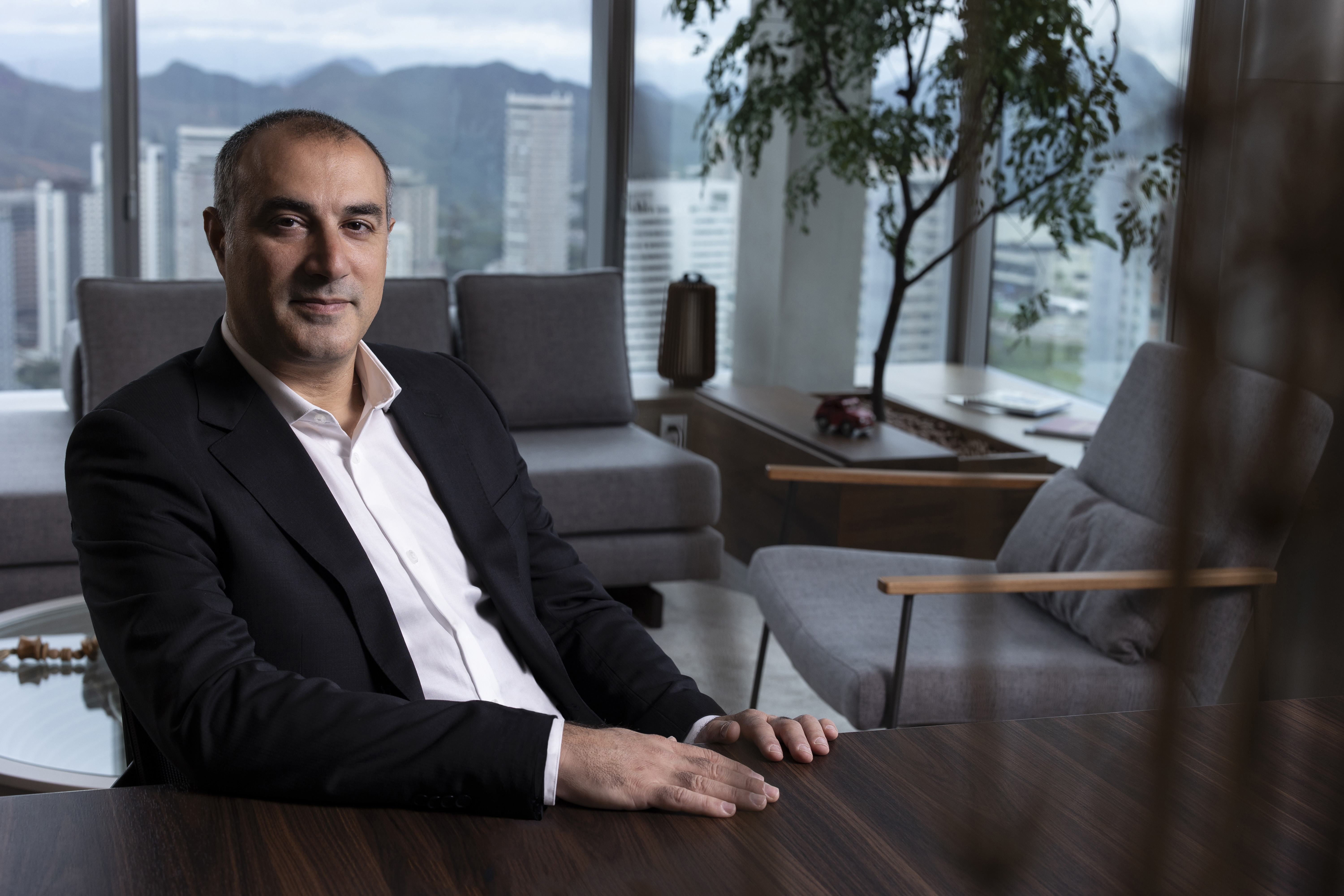 Produção local é chave para elétricos mais baratos, diz COO da Stellantis
