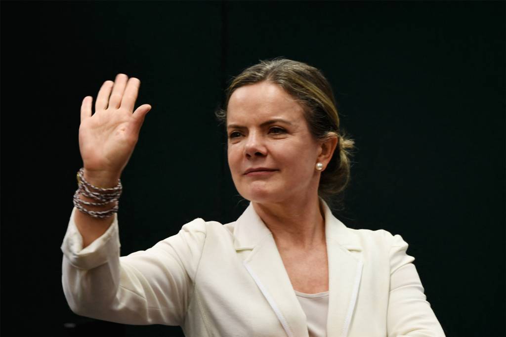 055_AGIF294986.jpg APOSTA - Gleisi: bolão para saber até quando o ministro fica