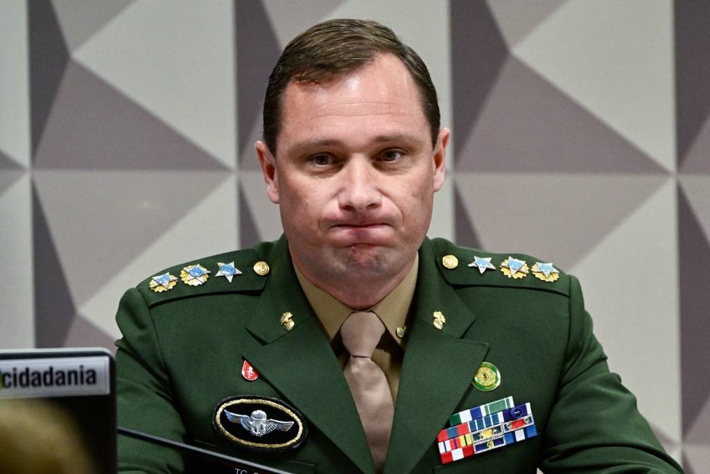 2—000_33NP97U.jpg VOLTA À PRISÃO - Cid: condenação de dois anos evitaria “morte” militar