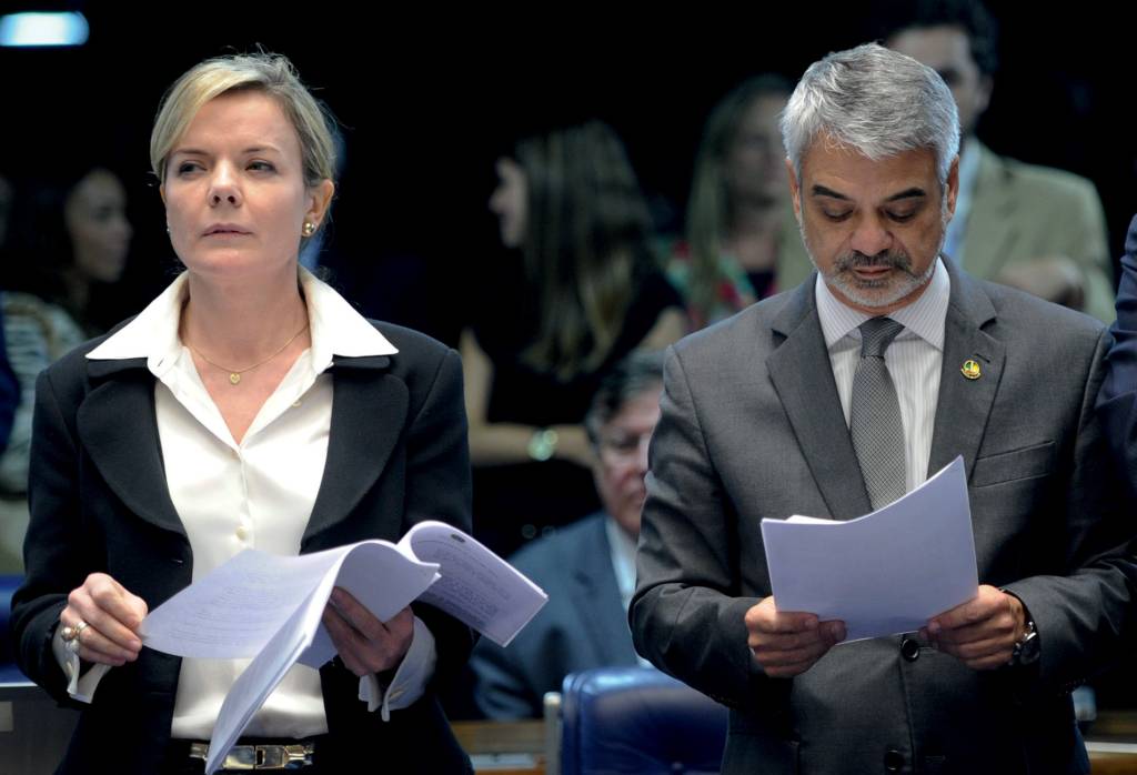 Plenário do Senado ORDEM DE CIMA - Gleisi e Humberto Costa: o PT intervém no diretório local