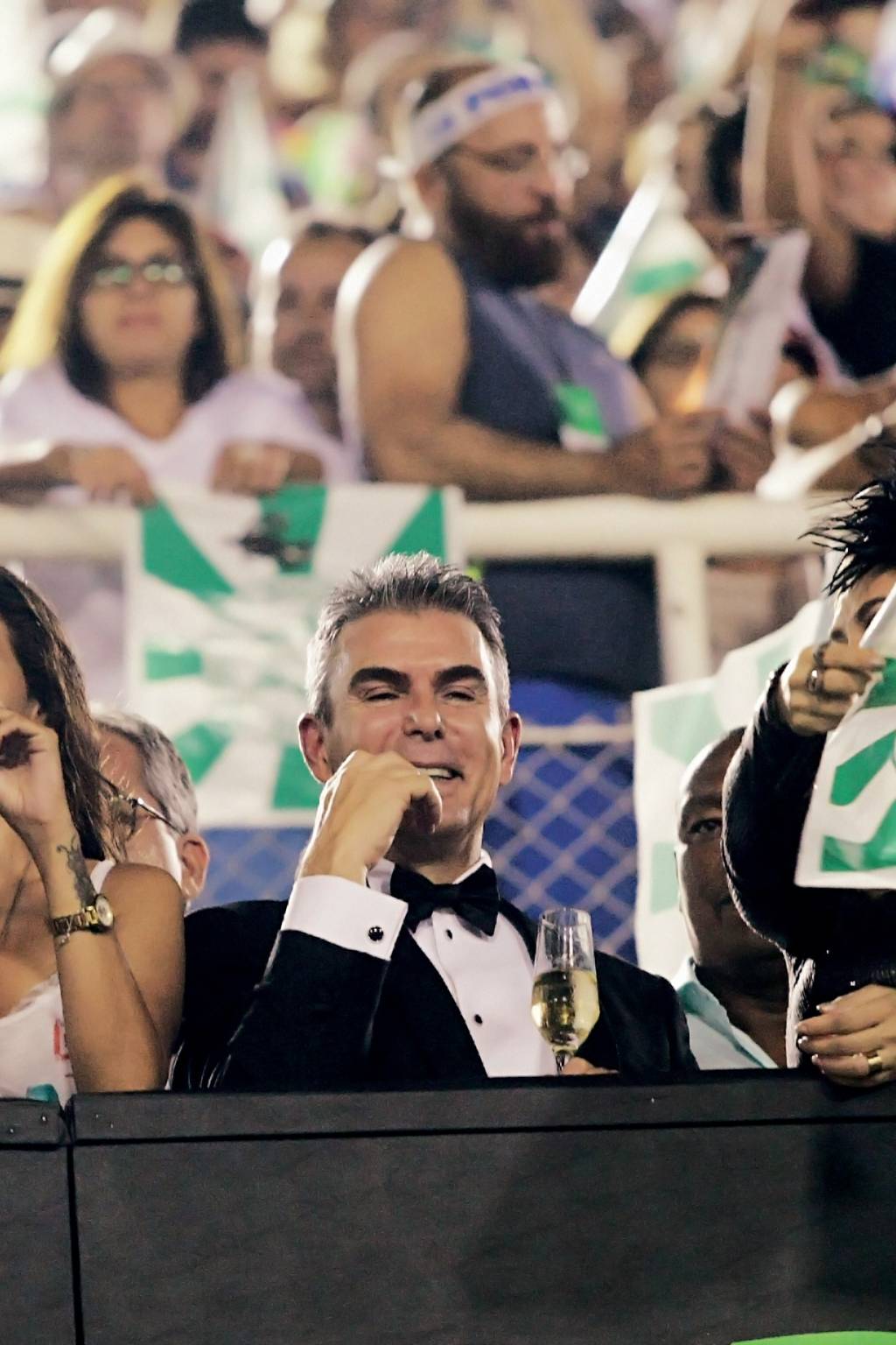 3D (1) ROBE2589.jpg QUEM VÊ CARA... - Rogério Andrade no Carnaval: face glamourosa da bandidagem