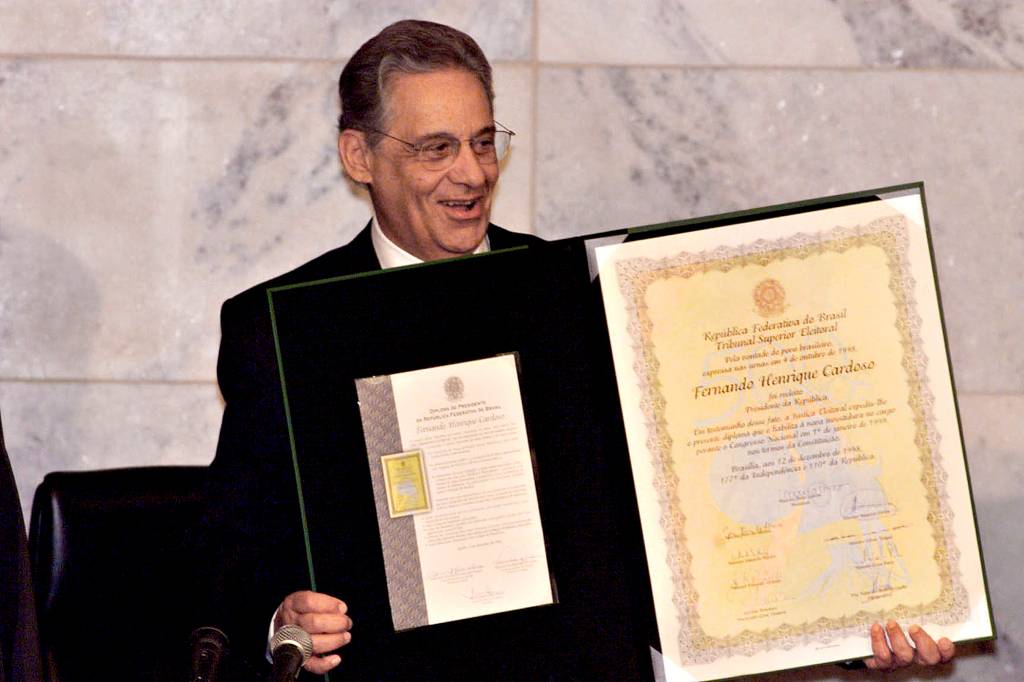 Fernando Henrique Cardoso com o MEA-CULPA - Fernando Henrique: primeiro a se beneficiar da mudança, em 1998, criticou o mecanismo décadas depois
