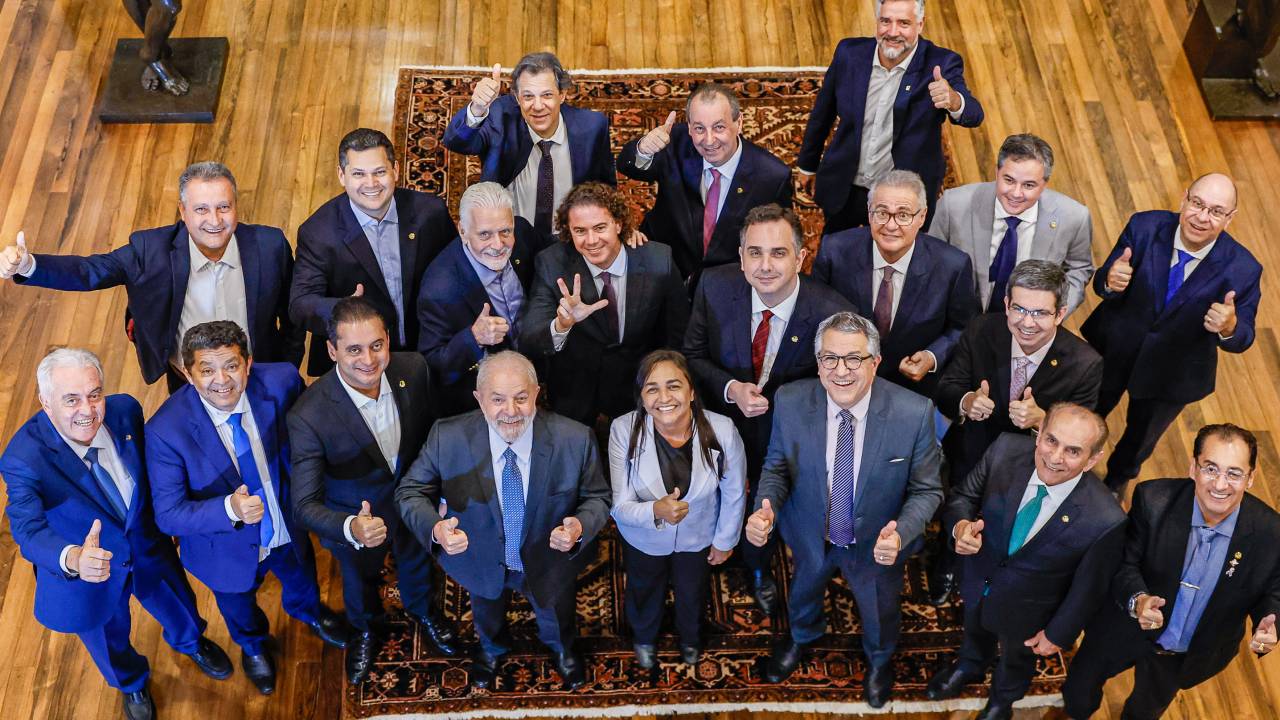 Lula, ministros e líderes do Senado em confraternização no Palácio da Alvorada