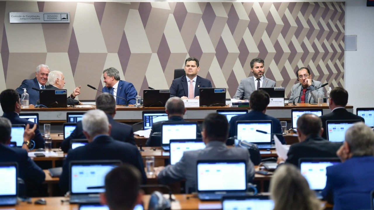 Plenário da CCJ do Senado nesta quarta