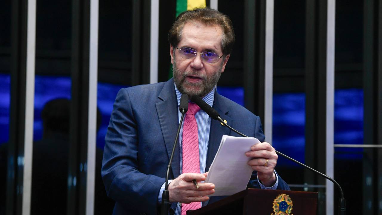 O senador Plínio Valério (PSDB-AM)