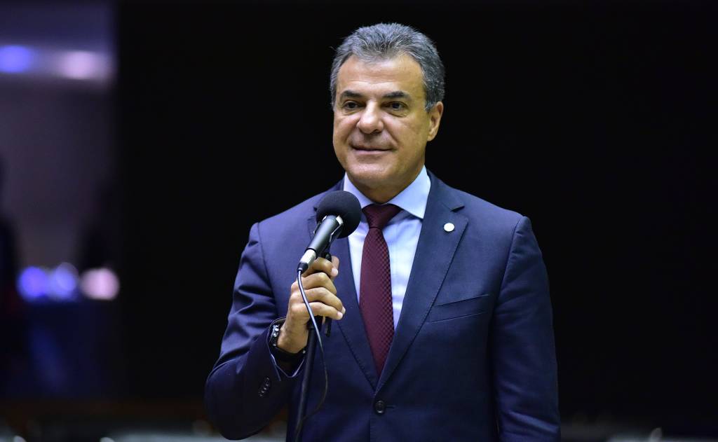 Após abrir crise no PL e no PSDB, Beto Richa desiste de trocar de partido