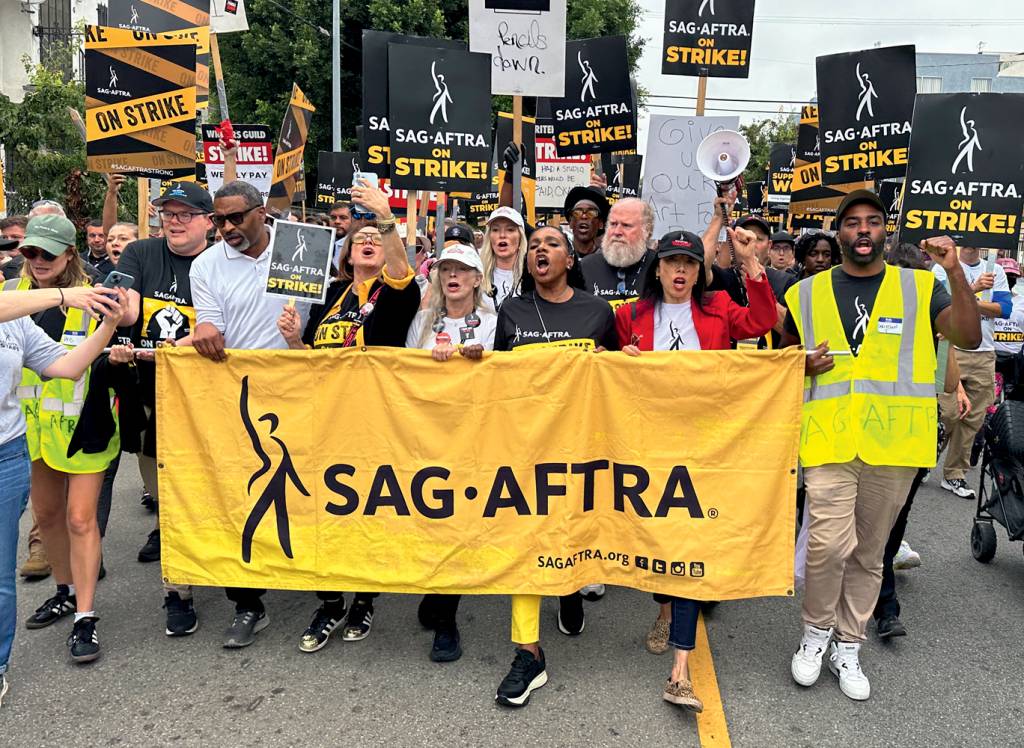 SAG-AFTRA Los Angeles Solidarity March And Rally GREVE - Protesto de profissionais americanos: luta que divide Hollywood