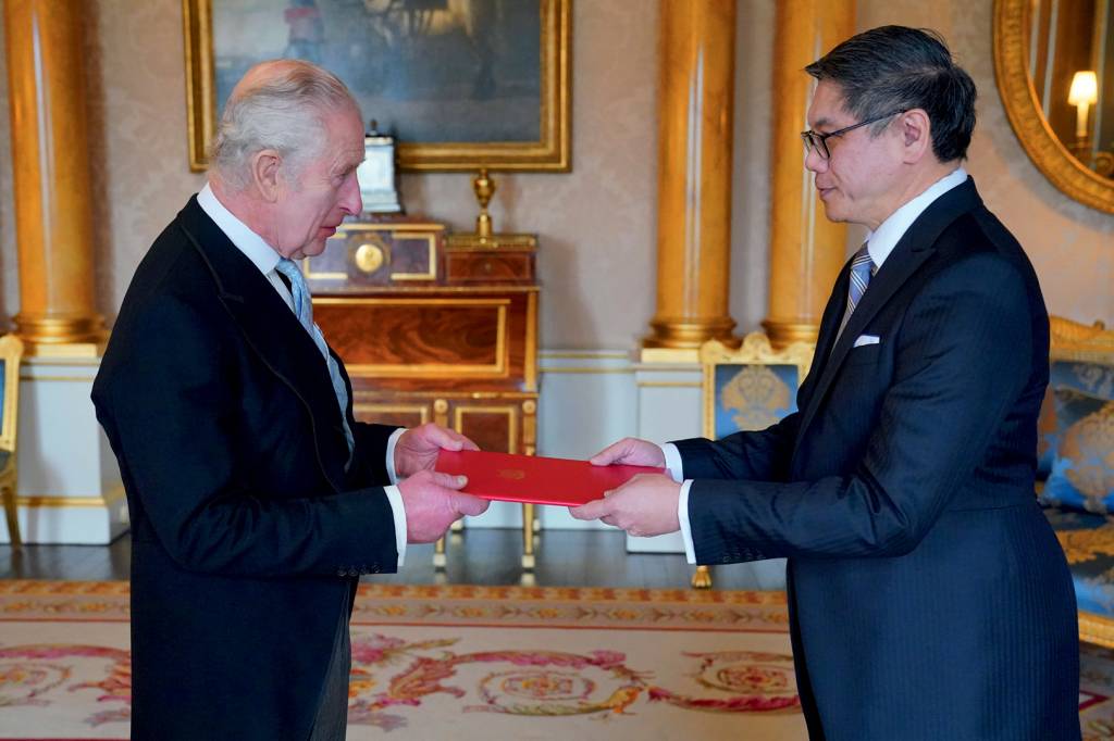 Audiences With King Charles III At Buckingham Palace EM PÚBLICO - Charles recebe Teck Hean, de Singapura: é preciso ver para crer