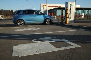 Eletric Car Charging Area INGOLSTADT, GERMANY - DECEMBER 07: An electric car charges at a charging station at a rest area along the A9 highway on December 7, 2017 near Ingolstadt, Germany. Germany is expanding its network of electric car charging stations in an effort to promote the growth of electric car usage. (Photo by Sean Gallup/Getty Images)