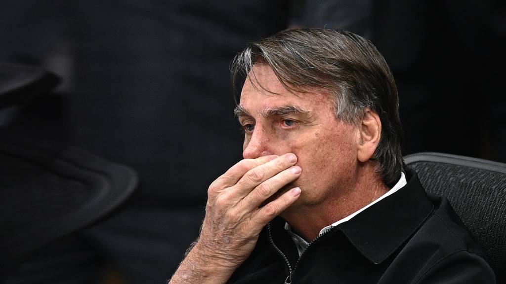 Com hesitações e erros, Bolsonaro provocou curto-circuito no bolsonarismo